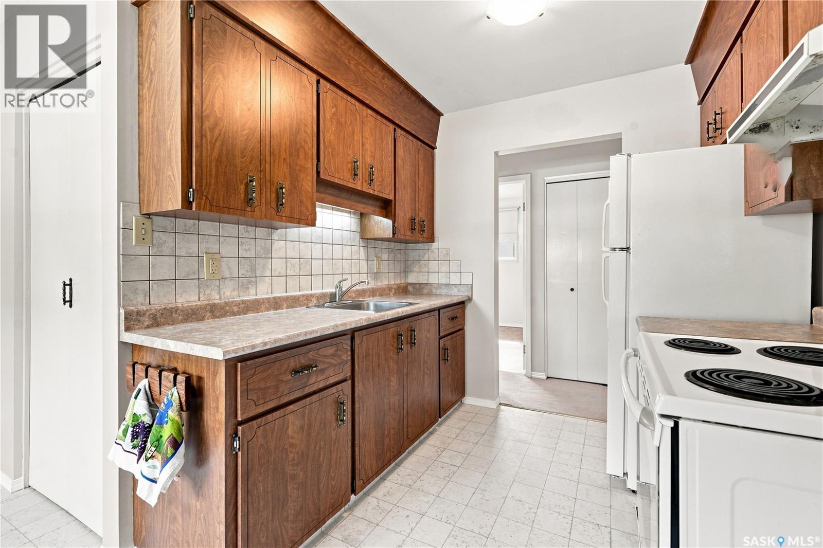 1813 Richardson Road, Saskatoon, SK - Indoor Photo Showing Kitchen