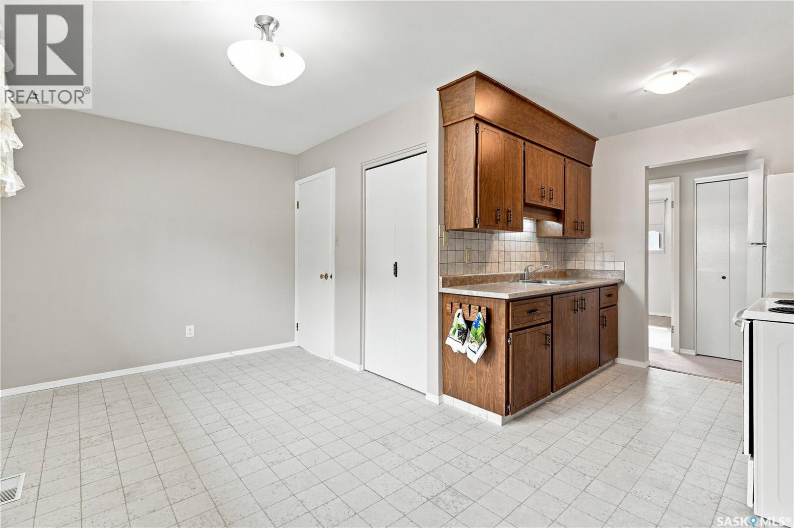 1813 Richardson Road, Saskatoon, SK - Indoor Photo Showing Kitchen