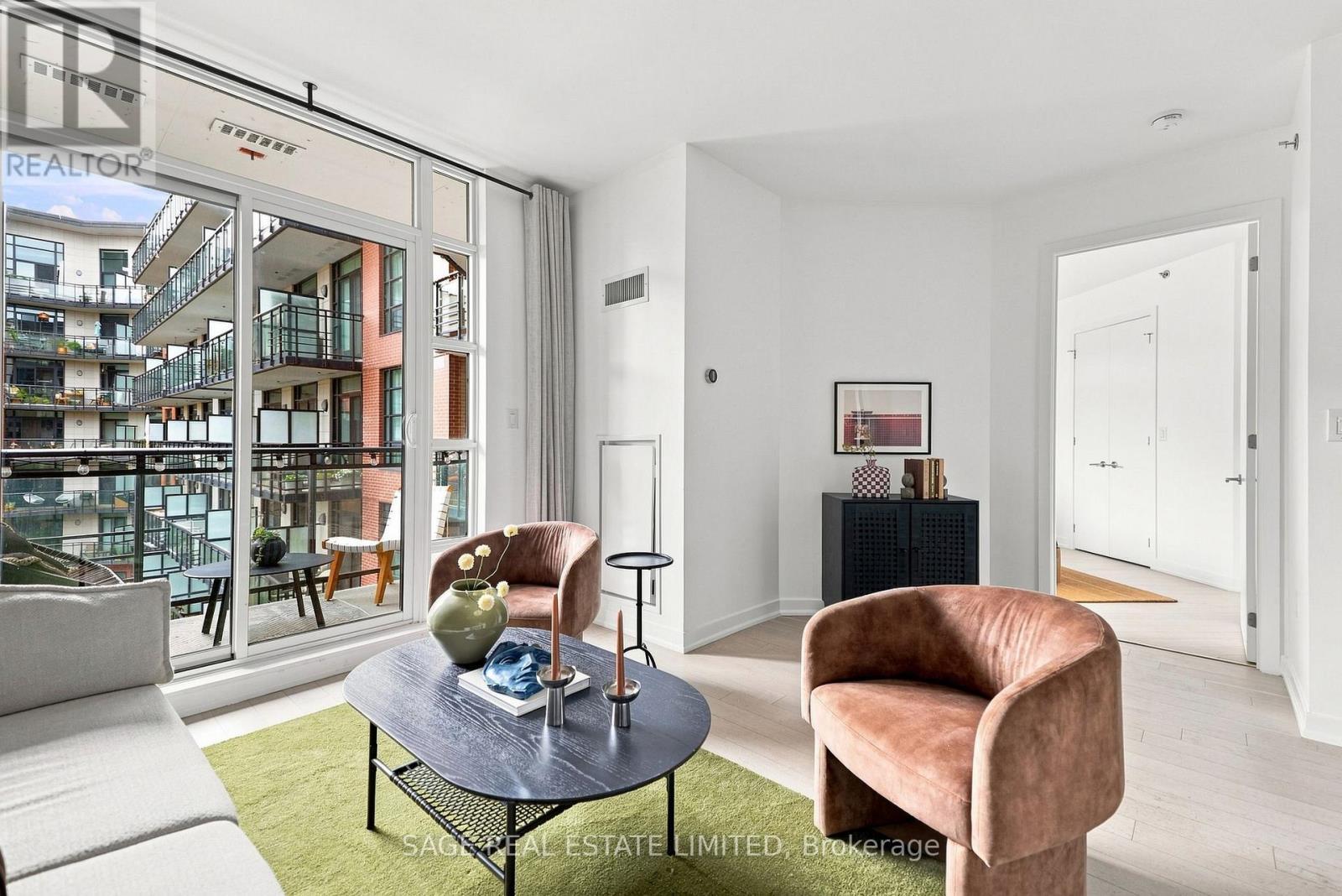 435 - 88 Colgate Avenue, Toronto, ON - Indoor Photo Showing Living Room