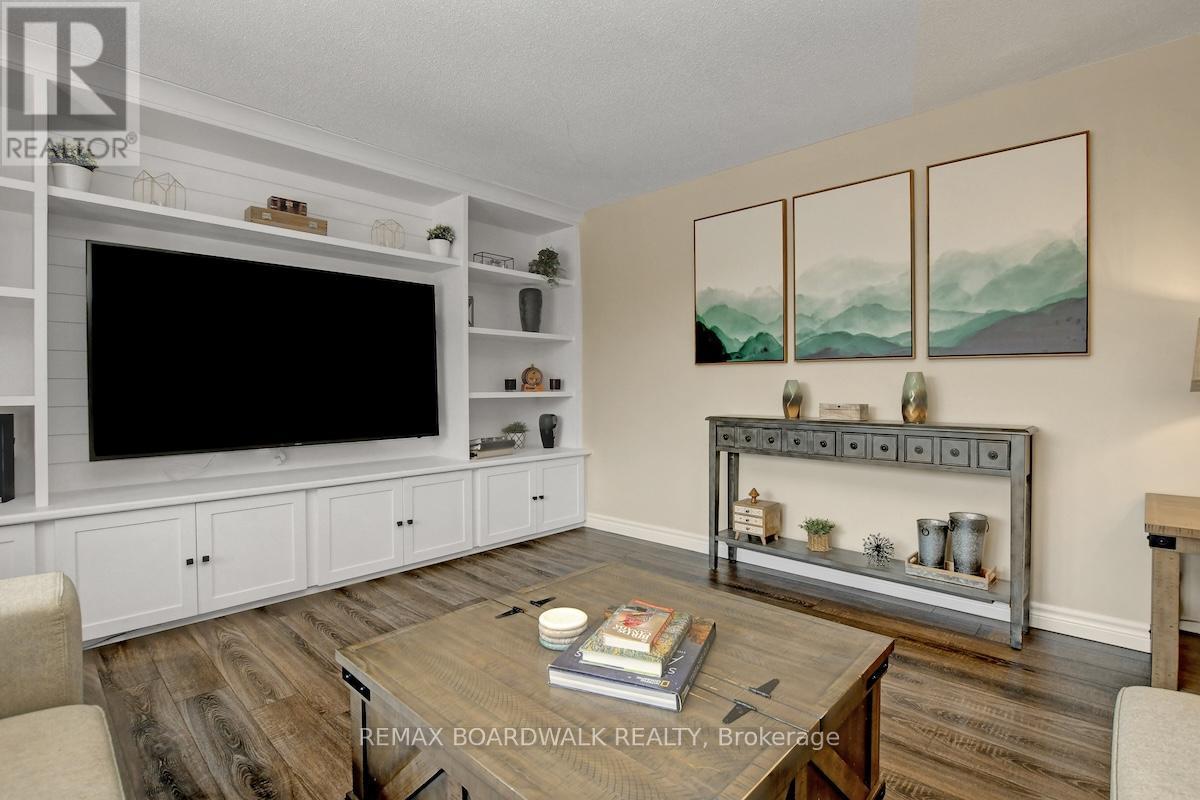1505 7Th Line, Beckwith, ON - Indoor Photo Showing Living Room