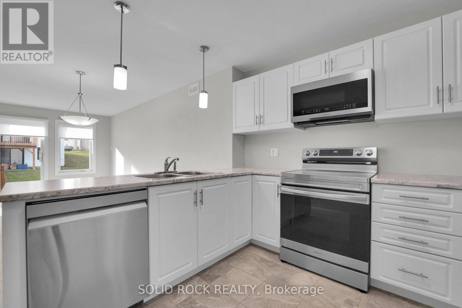 Kitchen - 54 Griffith Way, Carleton Place, ON - Indoor Photo Showing Kitchen With Double Sink