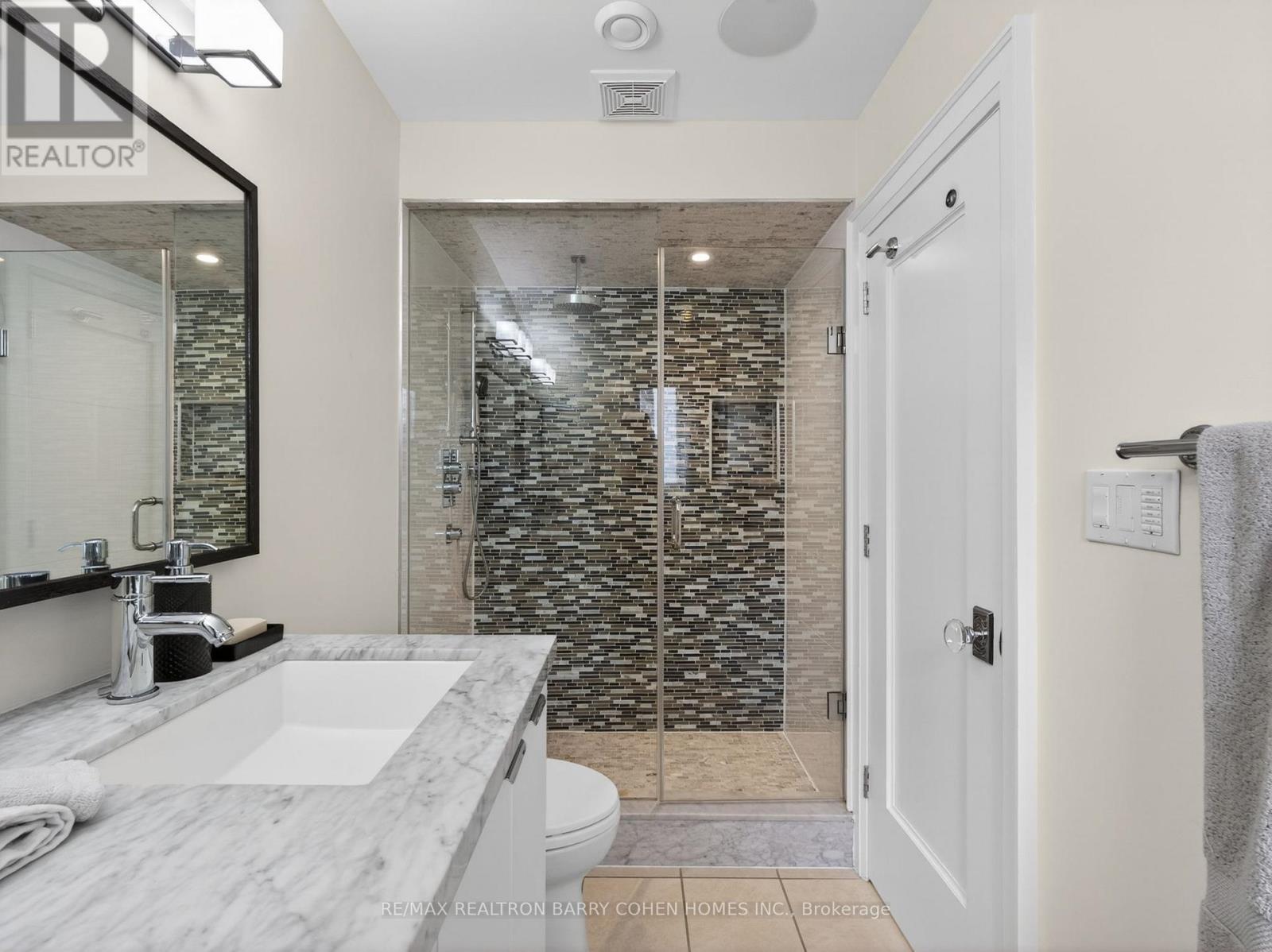 11 Ormsby Crescent, Toronto, ON - Indoor Photo Showing Bathroom