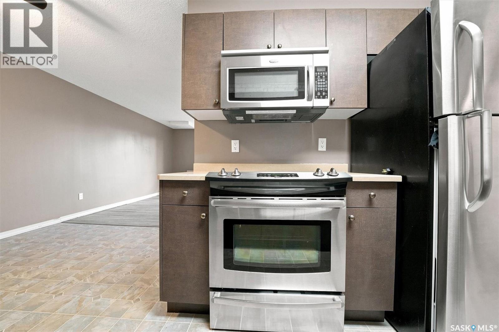 23 111 St Lawrence Crescent, Saskatoon, SK - Indoor Photo Showing Kitchen With Stainless Steel Kitchen