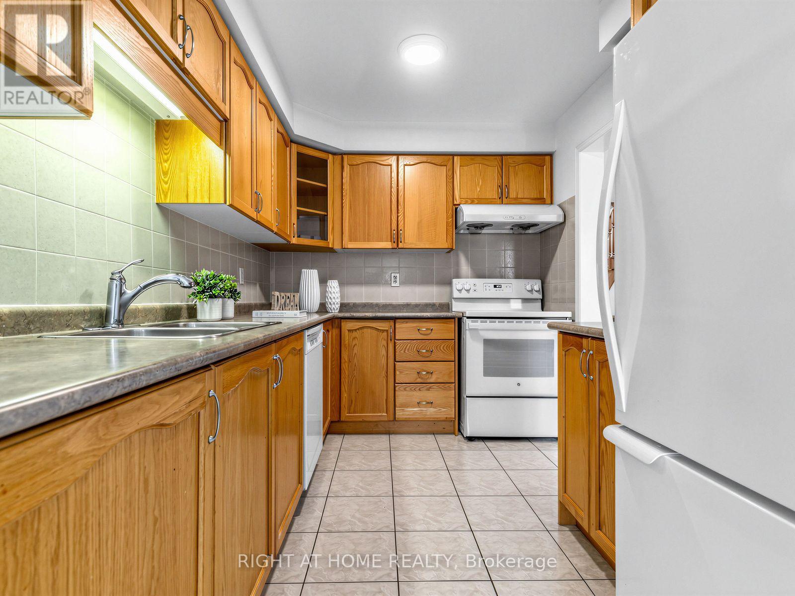 81 Briarcrest Drive, Markham, ON - Indoor Photo Showing Kitchen