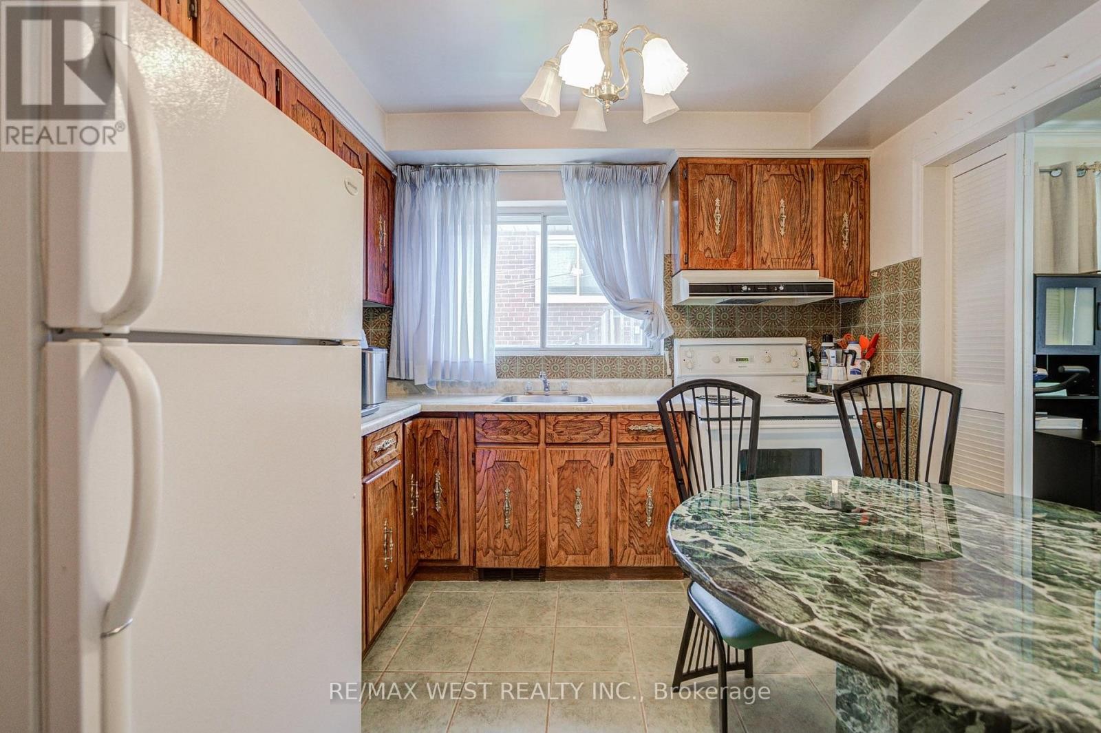 65 Ridge Point Crescent, Toronto, ON