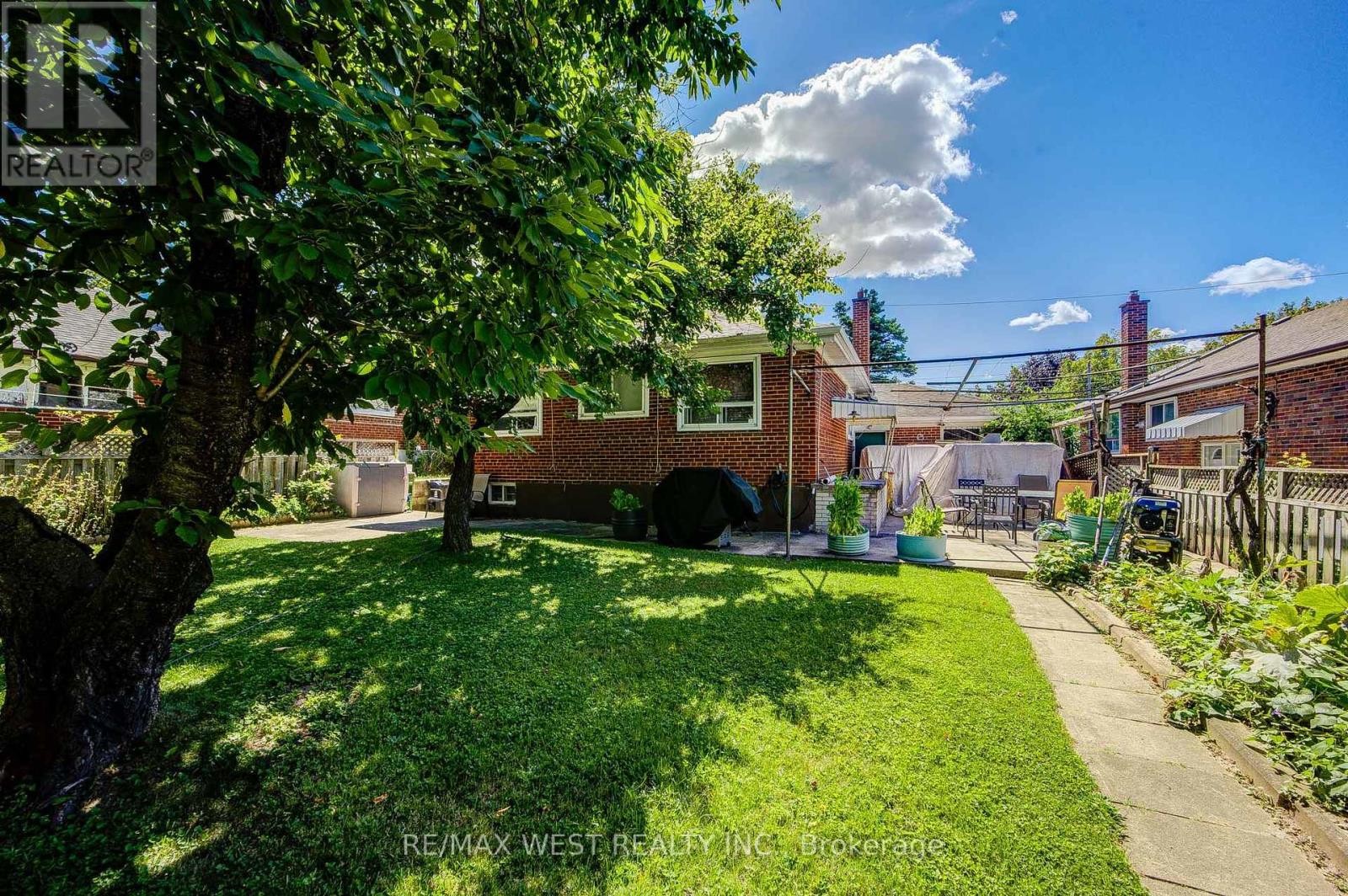65 Ridge Point Crescent, Toronto, ON