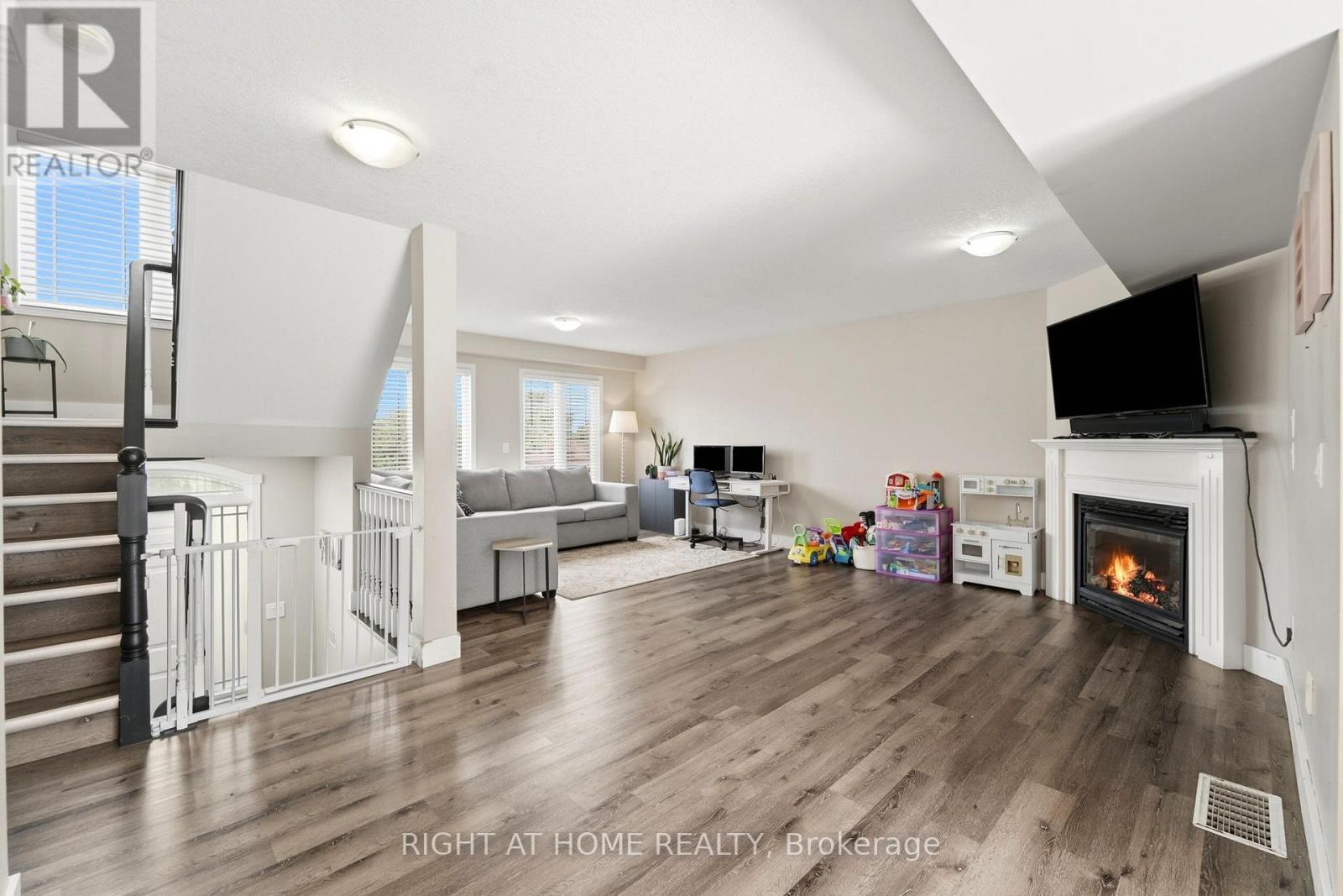 65 Wellington South, Cambridge, ON - Indoor With Fireplace