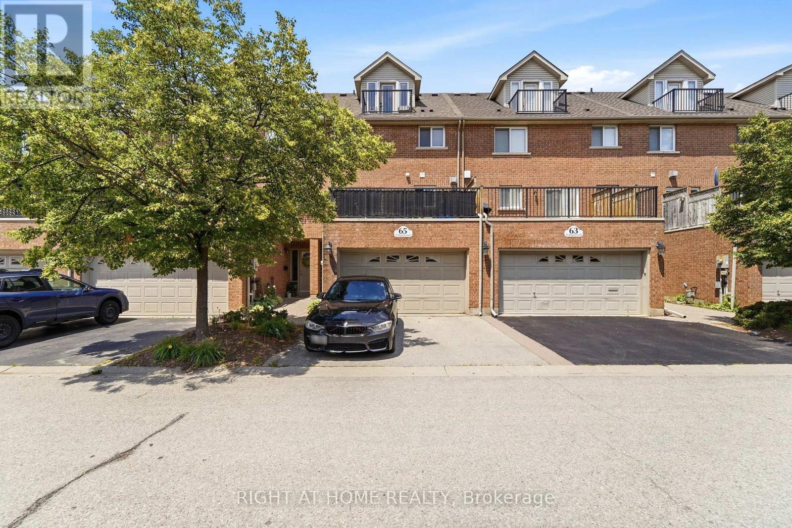 65 Wellington South, Cambridge, ON - Outdoor With Facade