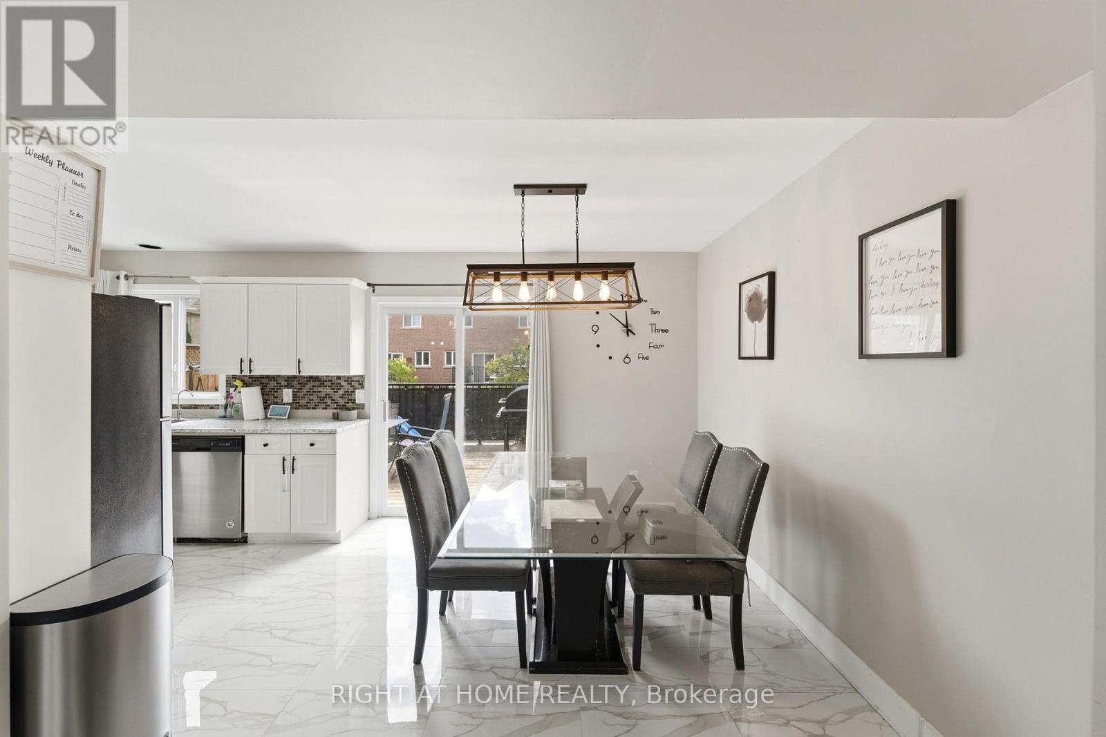 65 Wellington South, Cambridge, ON - Indoor Photo Showing Dining Room