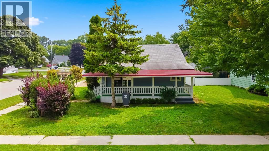 641 Maple Avenue, Sarnia, ON - Outdoor