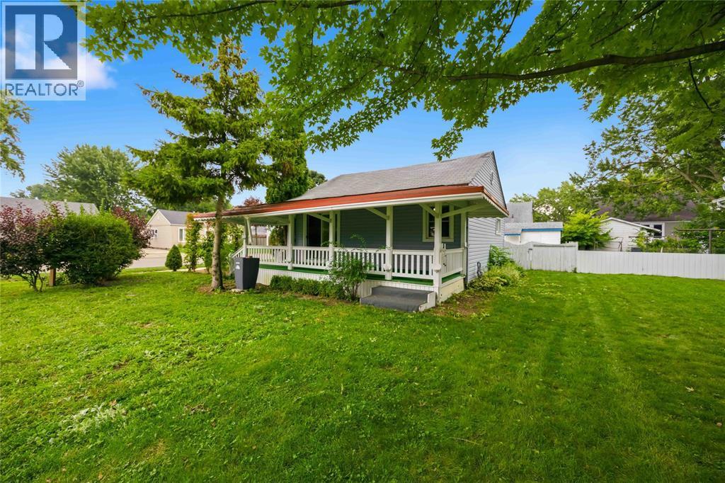 641 Maple Avenue, Sarnia, ON - Outdoor With Deck Patio Veranda