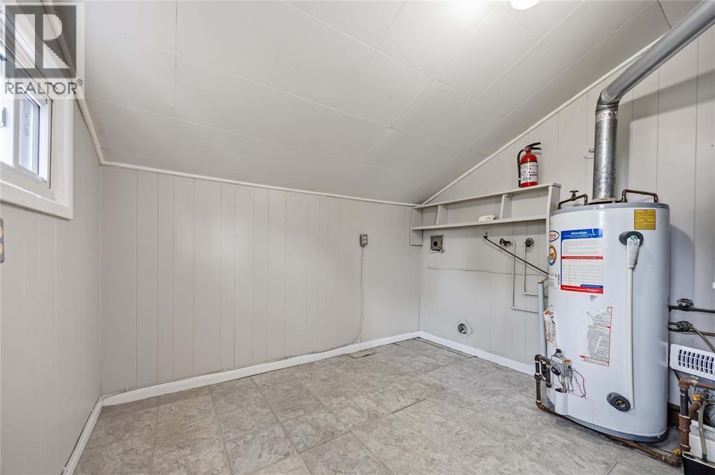 641 Maple Avenue, Sarnia, ON - Indoor