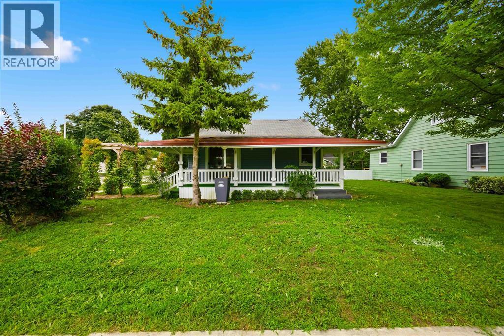 641 Maple Avenue, Sarnia, ON - Outdoor With Deck Patio Veranda