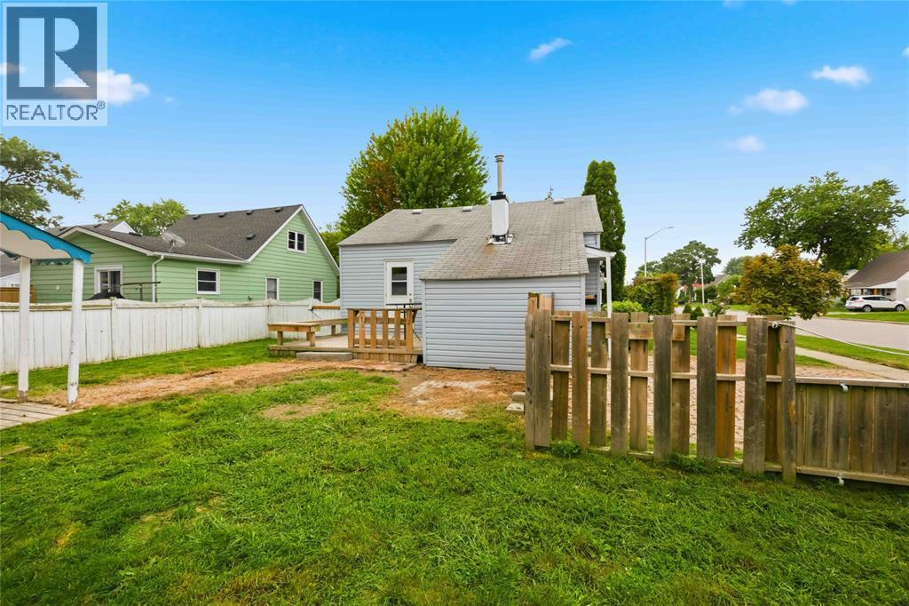 641 Maple Avenue, Sarnia, ON - Outdoor