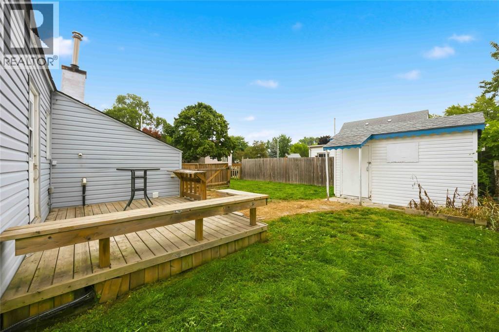 641 Maple Avenue, Sarnia, ON - Outdoor