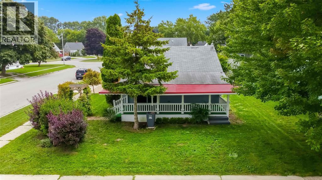 641 Maple Avenue, Sarnia, ON - Outdoor