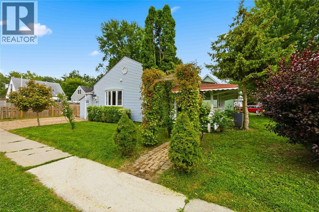 641 Maple Avenue, Sarnia, ON - Outdoor