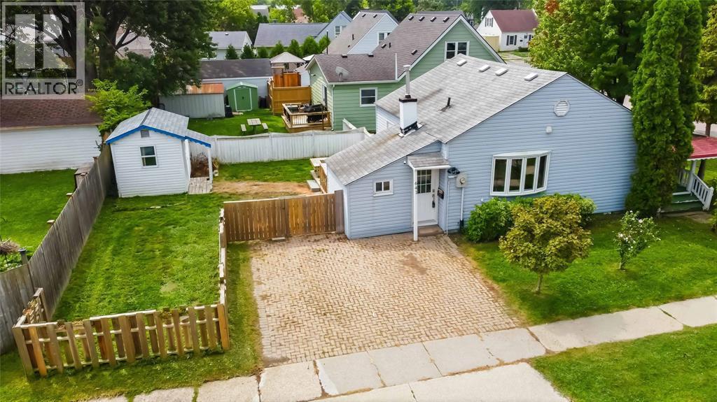 641 Maple Avenue, Sarnia, ON - Outdoor