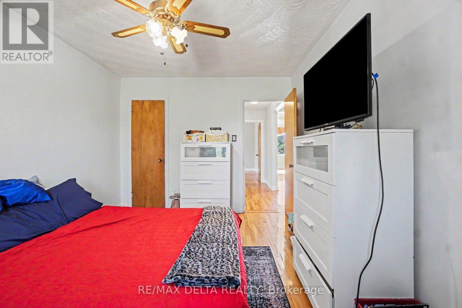 352 Lacasse Avenue, Ottawa, ON - Indoor Photo Showing Bedroom