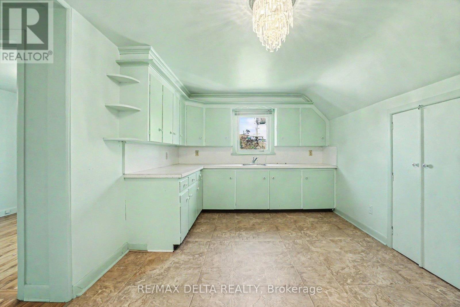 352 Lacasse Avenue, Ottawa, ON - Indoor Photo Showing Kitchen