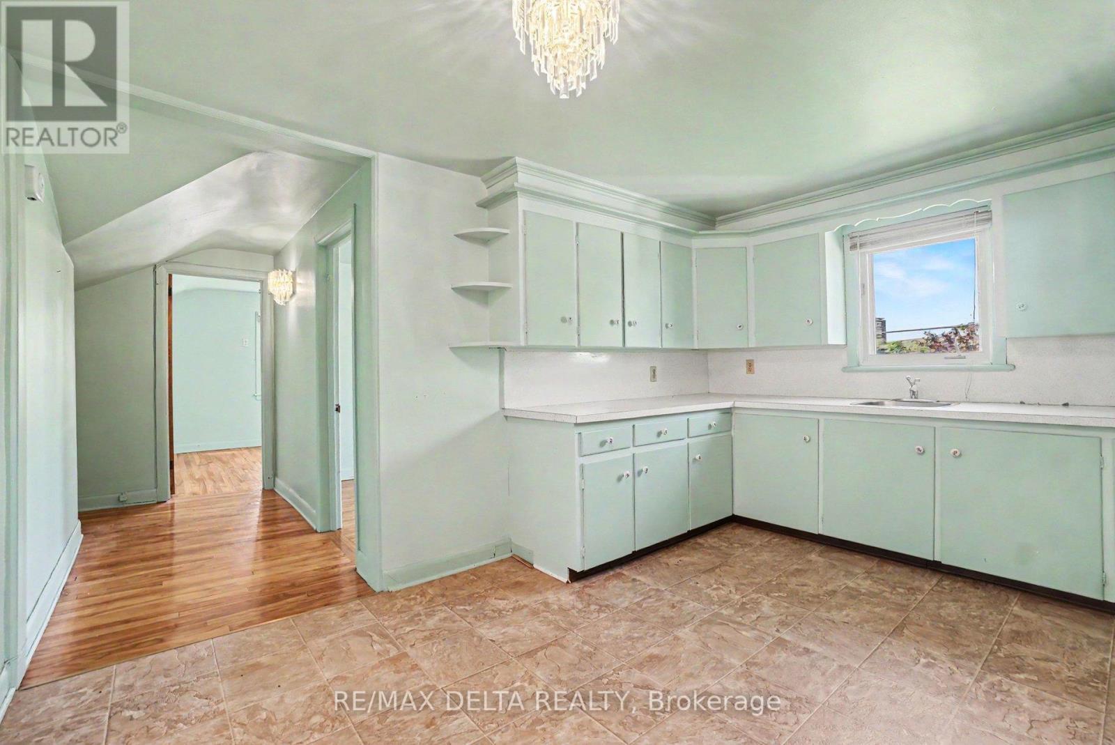 352 Lacasse Avenue, Ottawa, ON - Indoor Photo Showing Kitchen