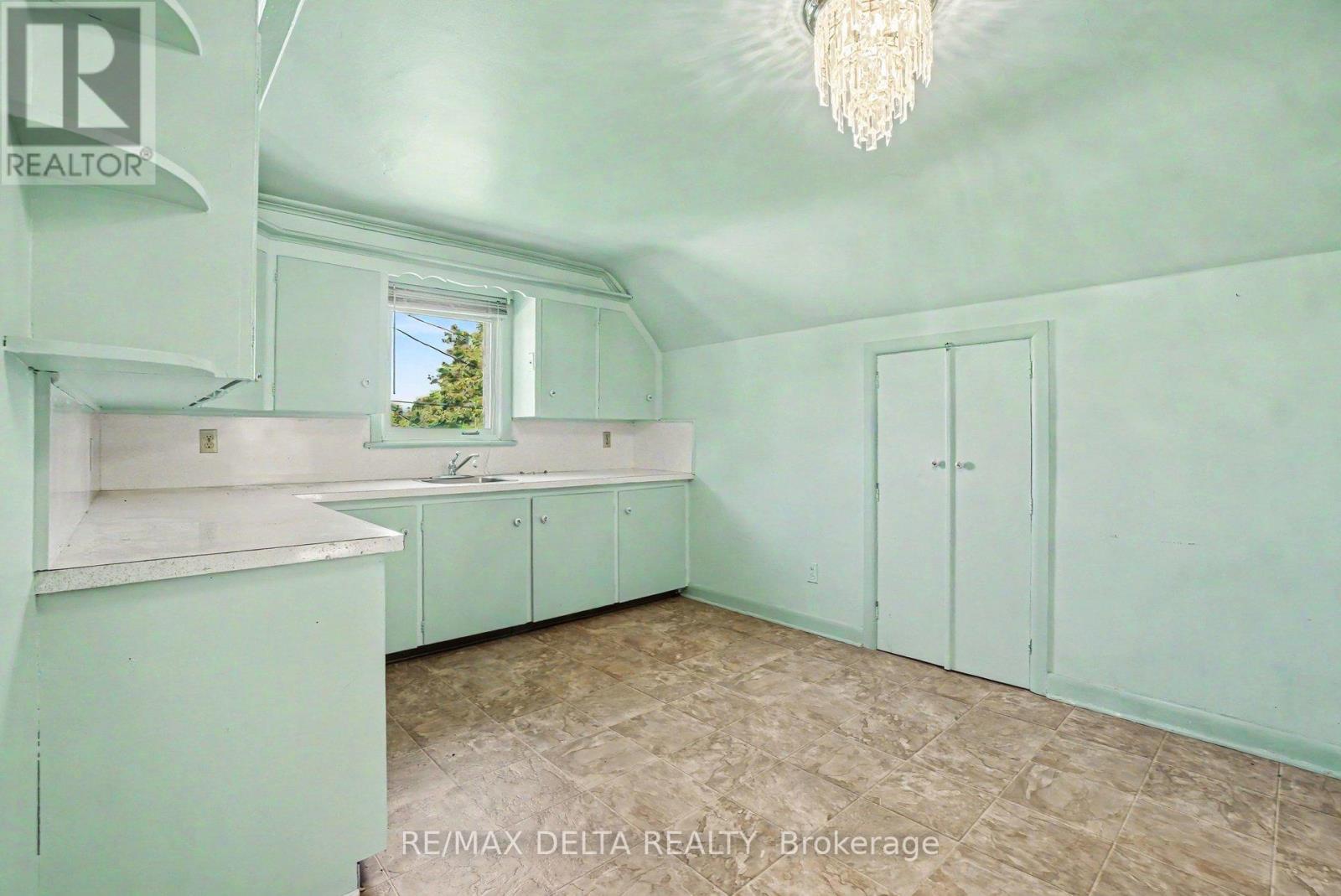 352 Lacasse Avenue, Ottawa, ON - Indoor