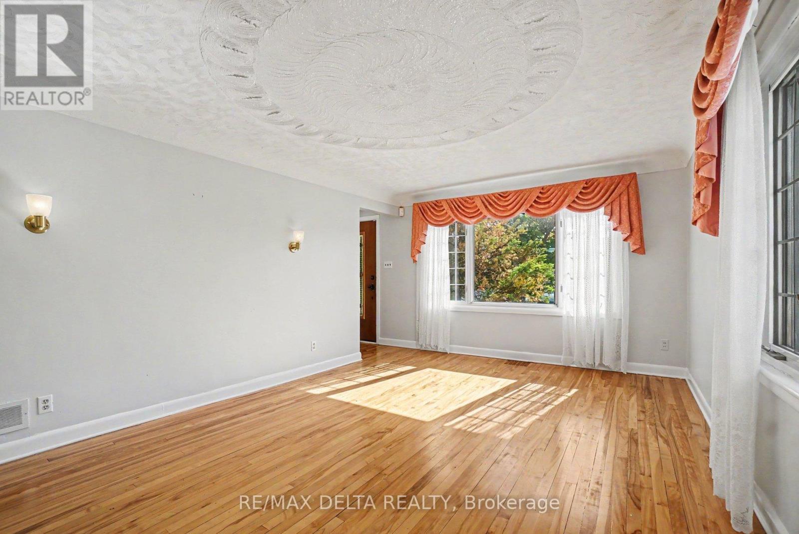352 Lacasse Avenue, Ottawa, ON - Indoor