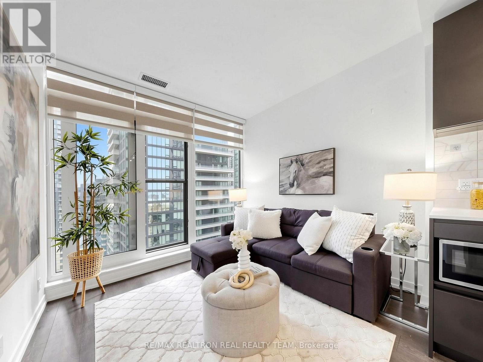 2807 - 55 Mercer Street, Toronto, ON - Indoor Photo Showing Living Room With Fireplace