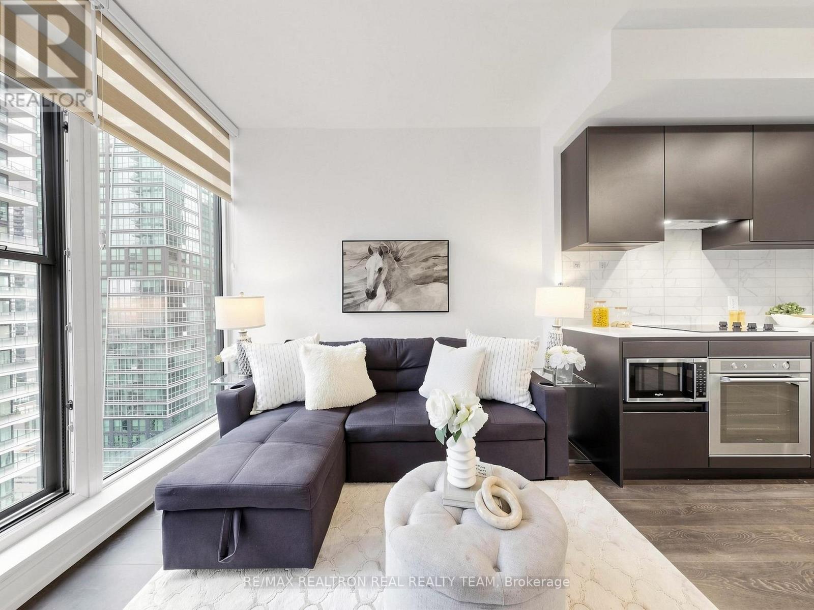 2807 - 55 Mercer Street, Toronto, ON - Indoor Photo Showing Living Room