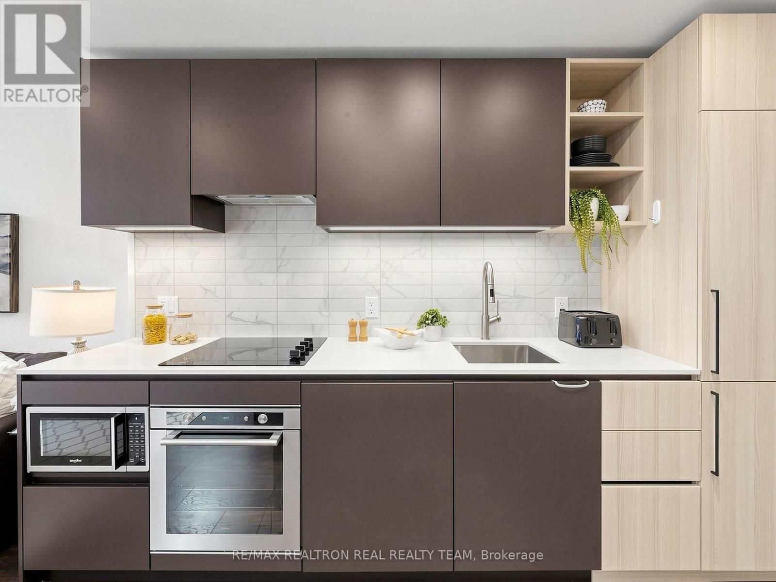 2807 - 55 Mercer Street, Toronto, ON - Indoor Photo Showing Kitchen With Upgraded Kitchen