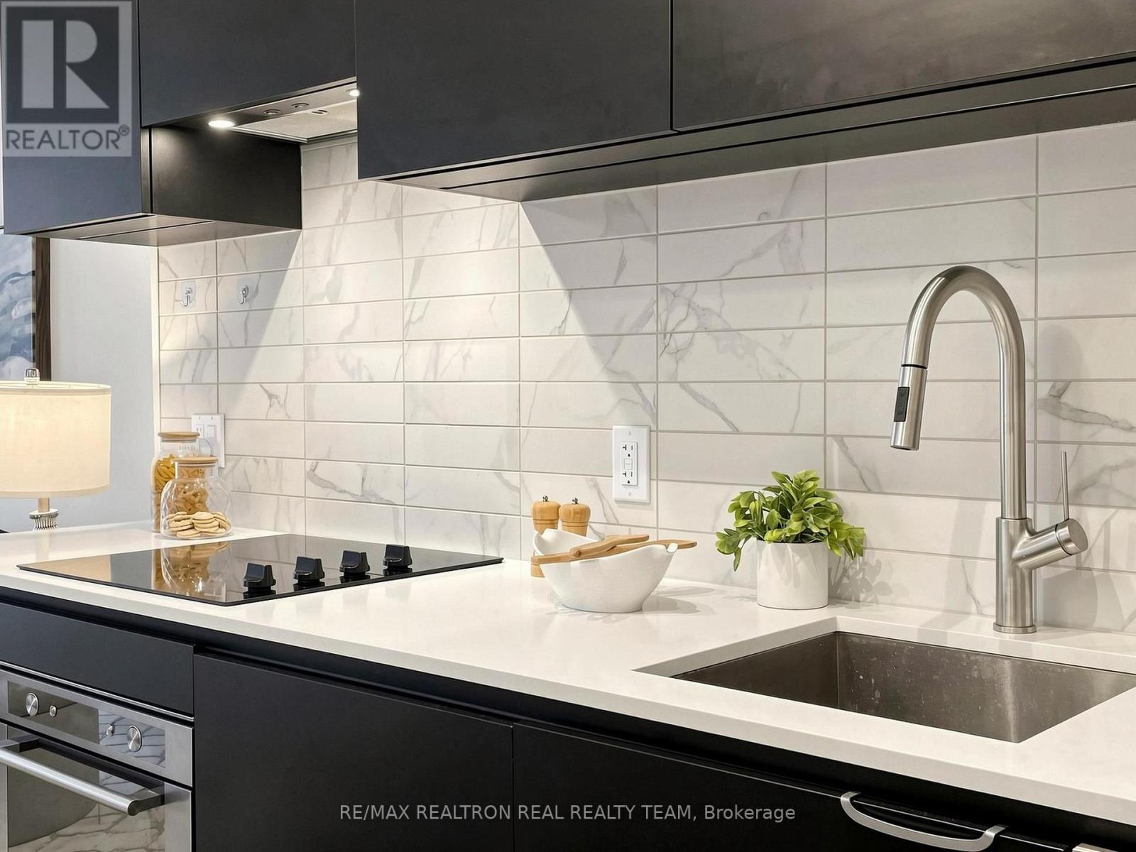 2807 - 55 Mercer Street, Toronto, ON - Indoor Photo Showing Kitchen