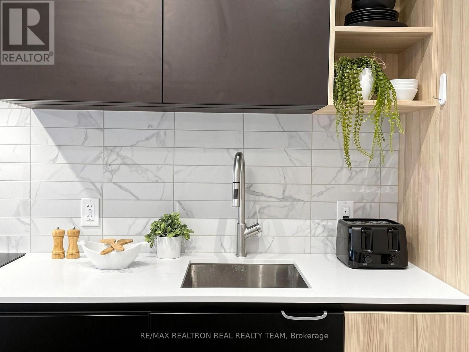 2807 - 55 Mercer Street, Toronto, ON - Indoor Photo Showing Kitchen
