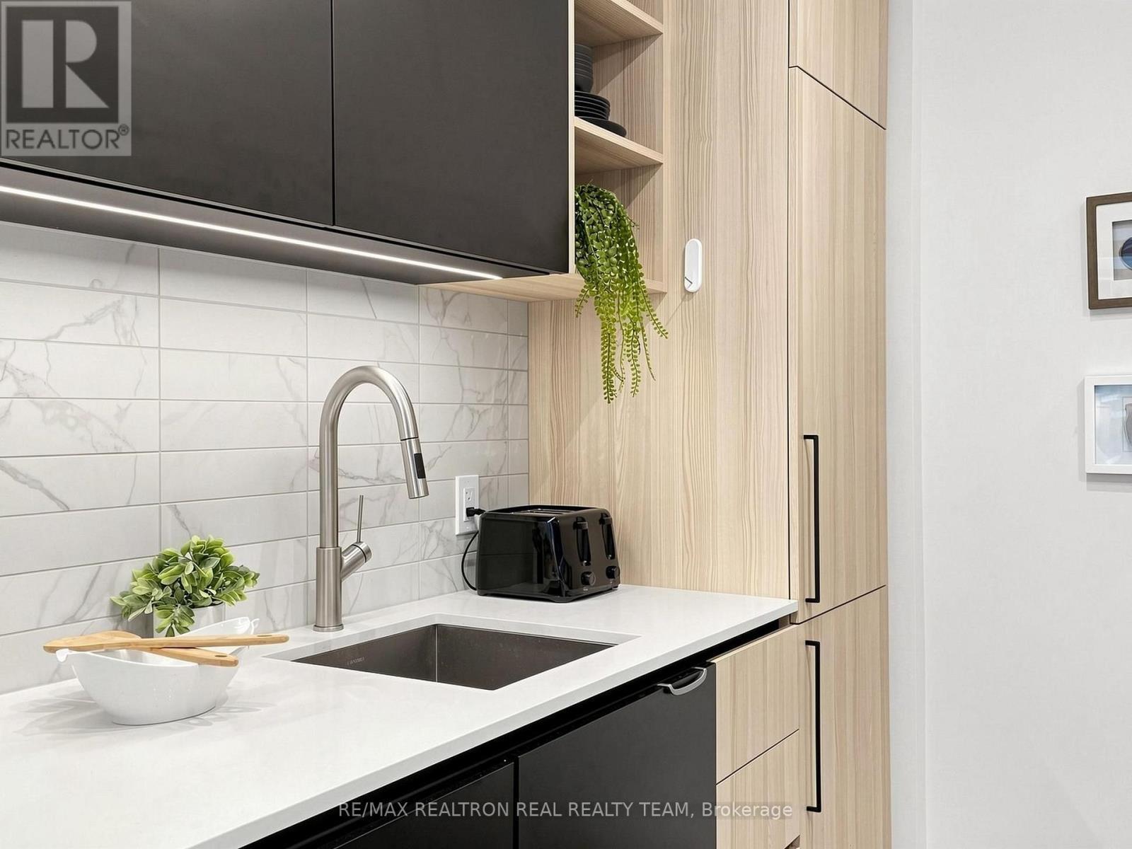 2807 - 55 Mercer Street, Toronto, ON - Indoor Photo Showing Kitchen