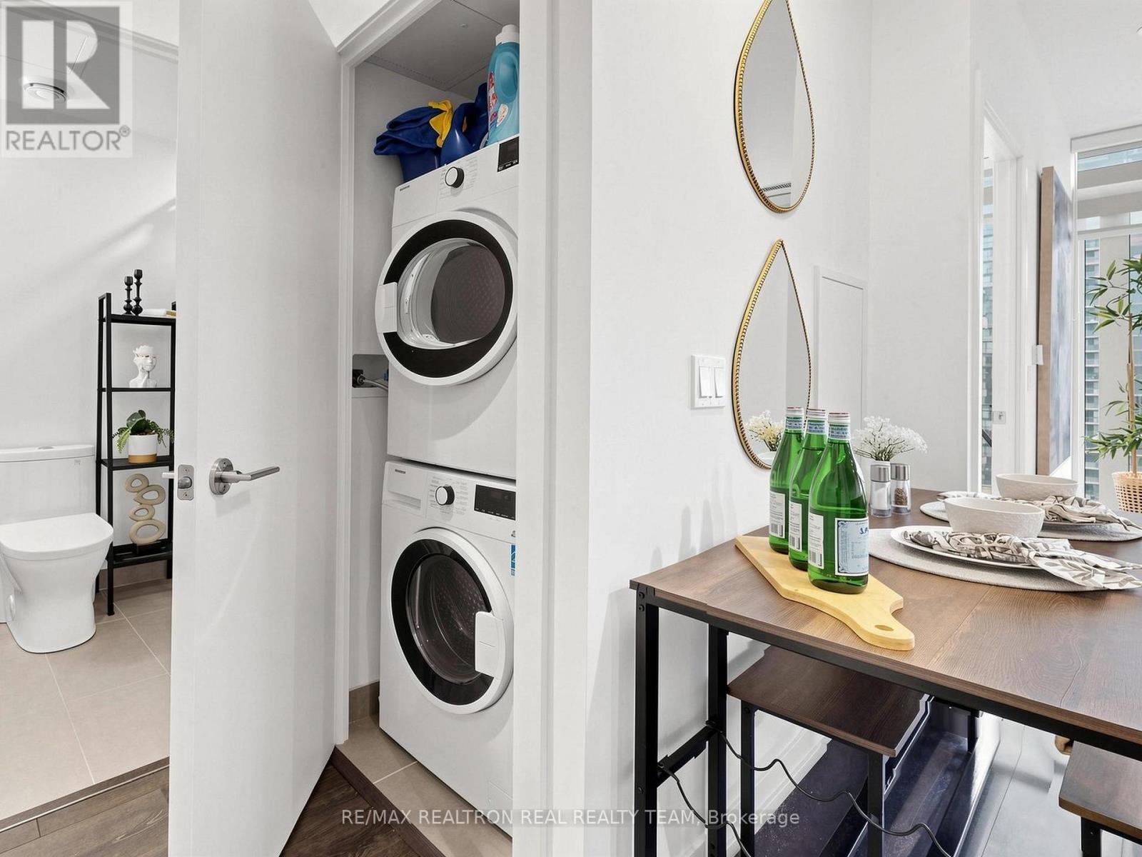 2807 - 55 Mercer Street, Toronto, ON - Indoor Photo Showing Laundry Room