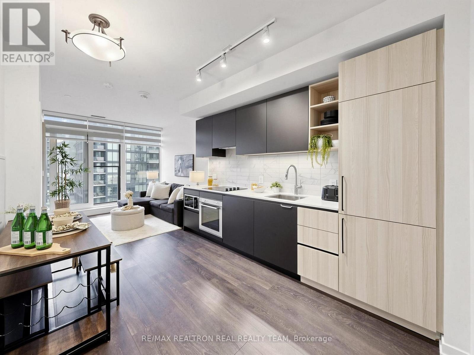 2807 - 55 Mercer Street, Toronto, ON - Indoor Photo Showing Kitchen With Upgraded Kitchen
