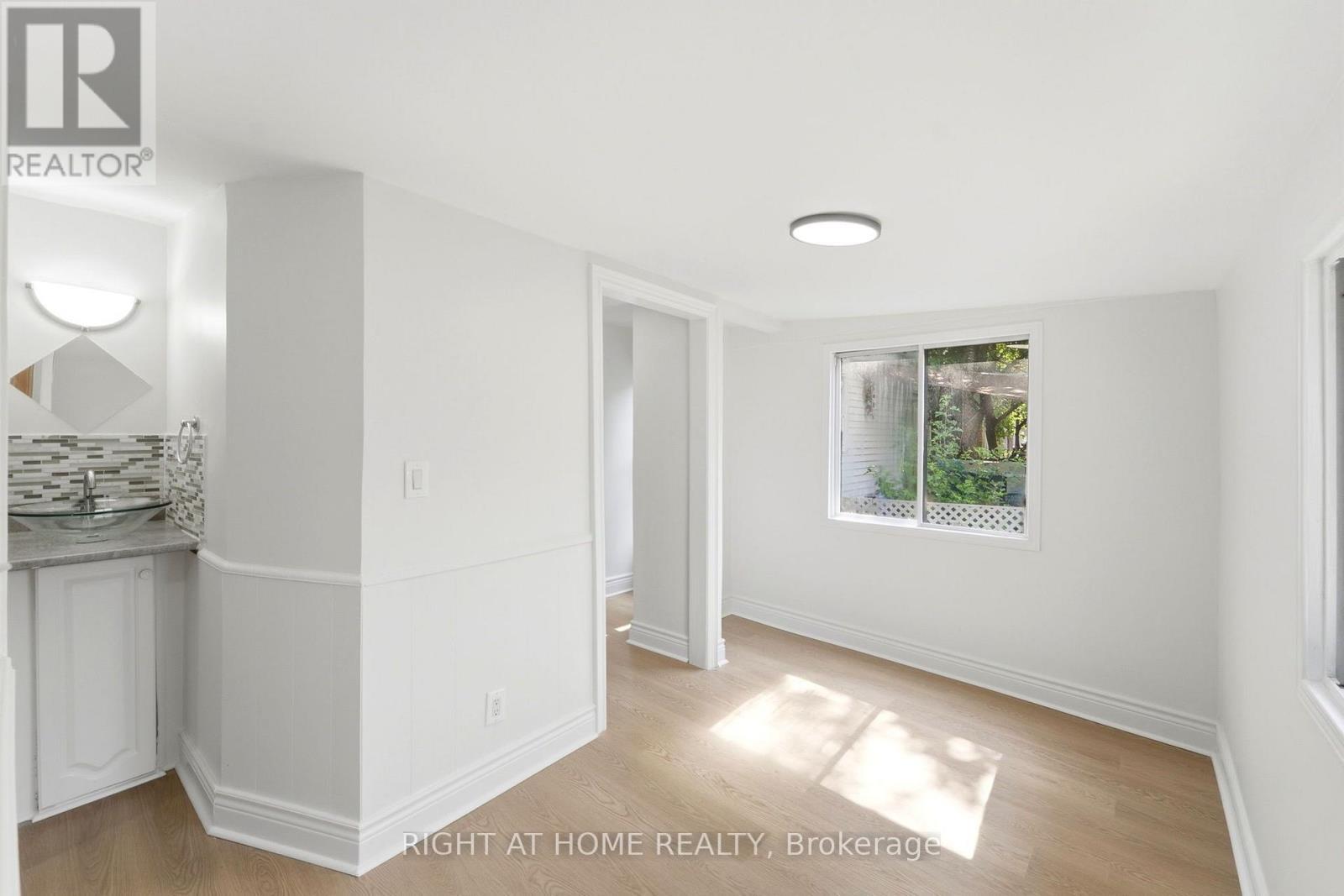 522 Cannon Street E, Hamilton, ON - Indoor Photo Showing Other Room