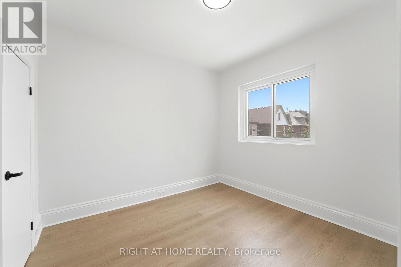 522 Cannon Street E, Hamilton, ON - Indoor Photo Showing Other Room
