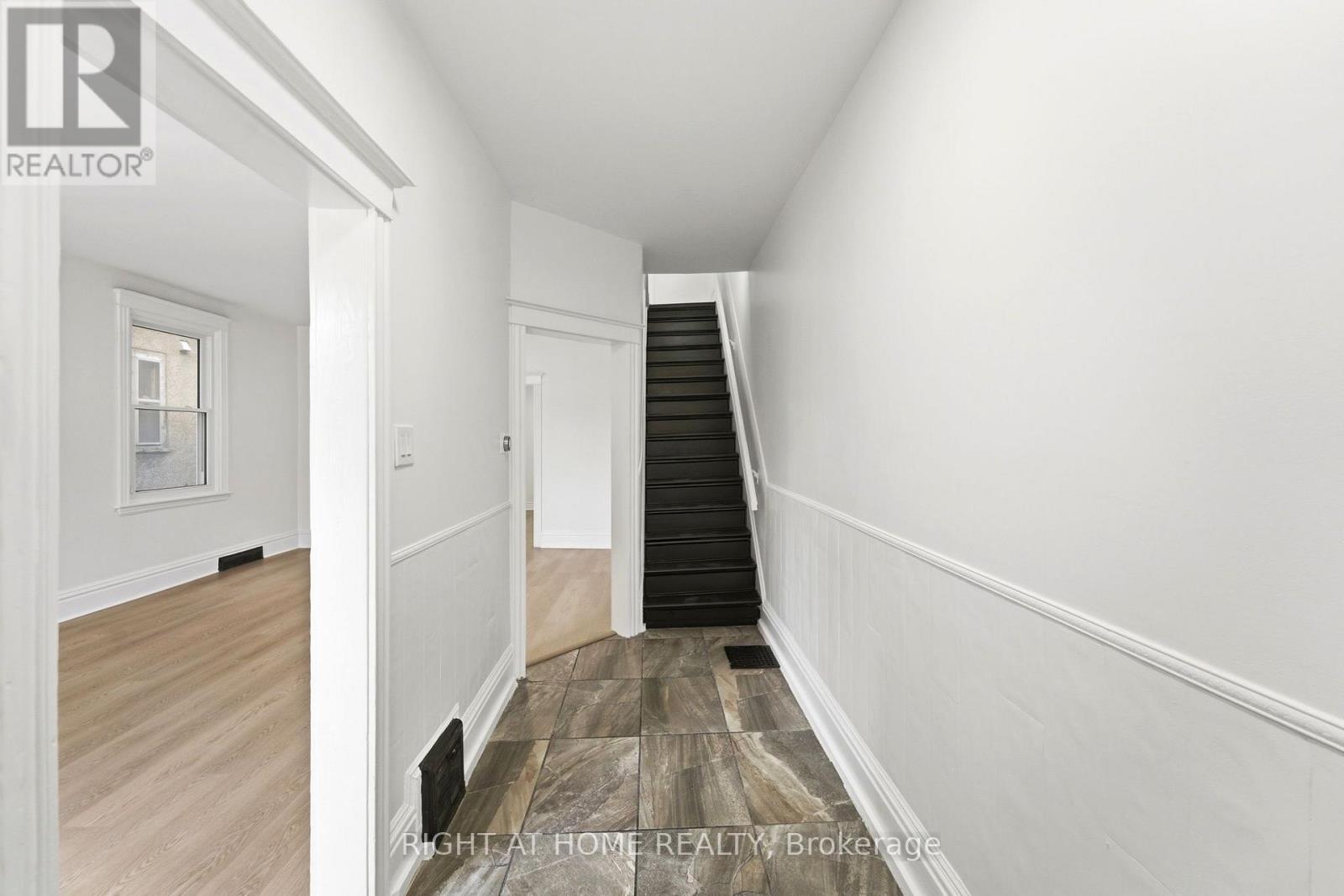 522 Cannon Street E, Hamilton, ON - Indoor Photo Showing Other Room