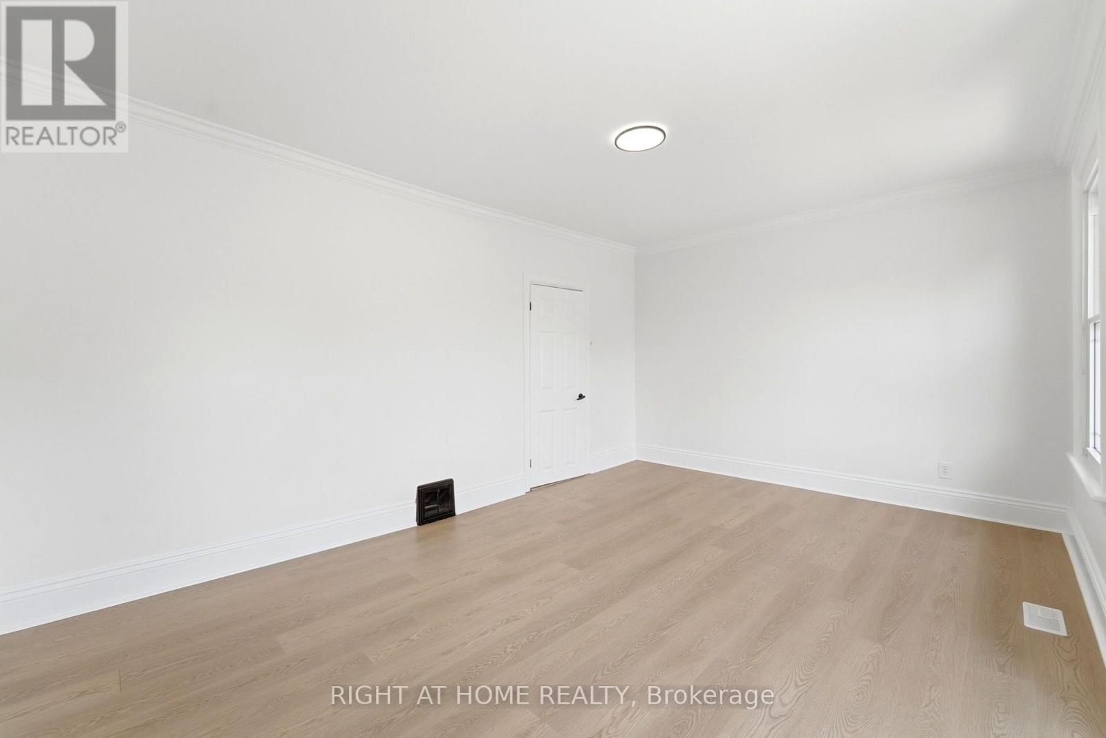 522 Cannon Street E, Hamilton, ON - Indoor Photo Showing Other Room