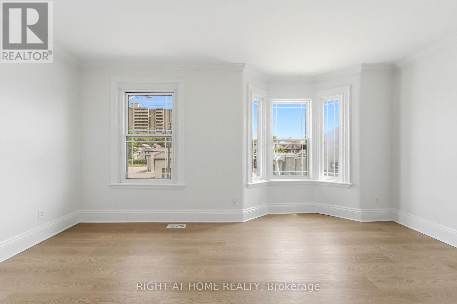 522 Cannon Street E, Hamilton, ON - Indoor Photo Showing Other Room