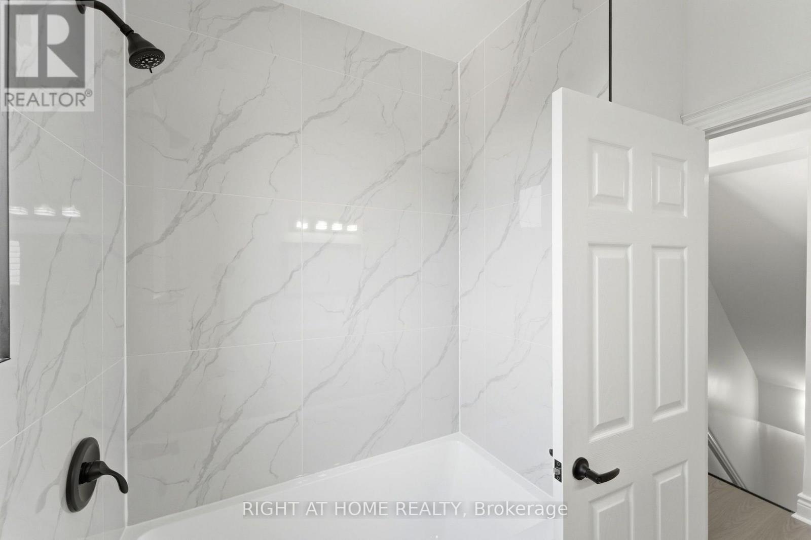 522 Cannon Street E, Hamilton, ON - Photo Showing Other Room