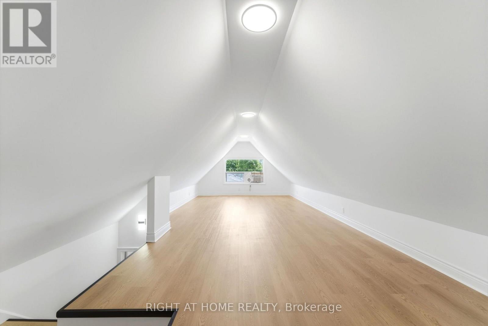 522 Cannon Street E, Hamilton, ON - Indoor Photo Showing Other Room