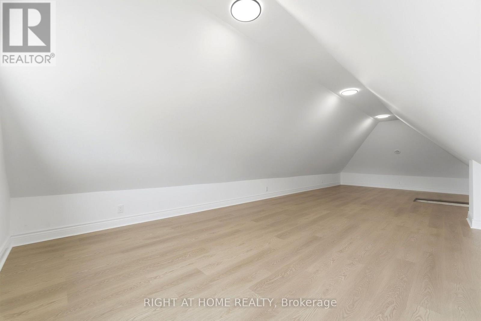 522 Cannon Street E, Hamilton, ON - Indoor Photo Showing Other Room