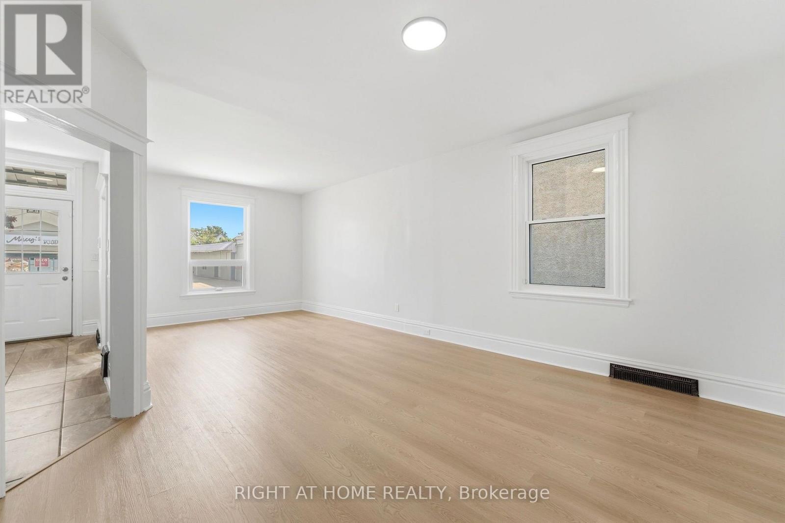 522 Cannon Street E, Hamilton, ON - Indoor Photo Showing Other Room