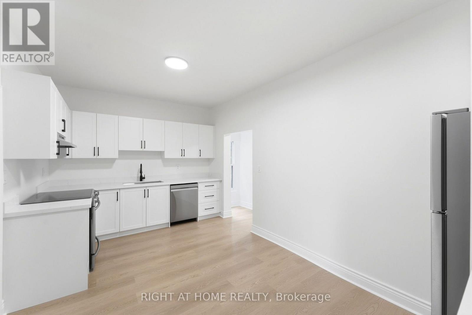 522 Cannon Street E, Hamilton, ON - Indoor Photo Showing Kitchen