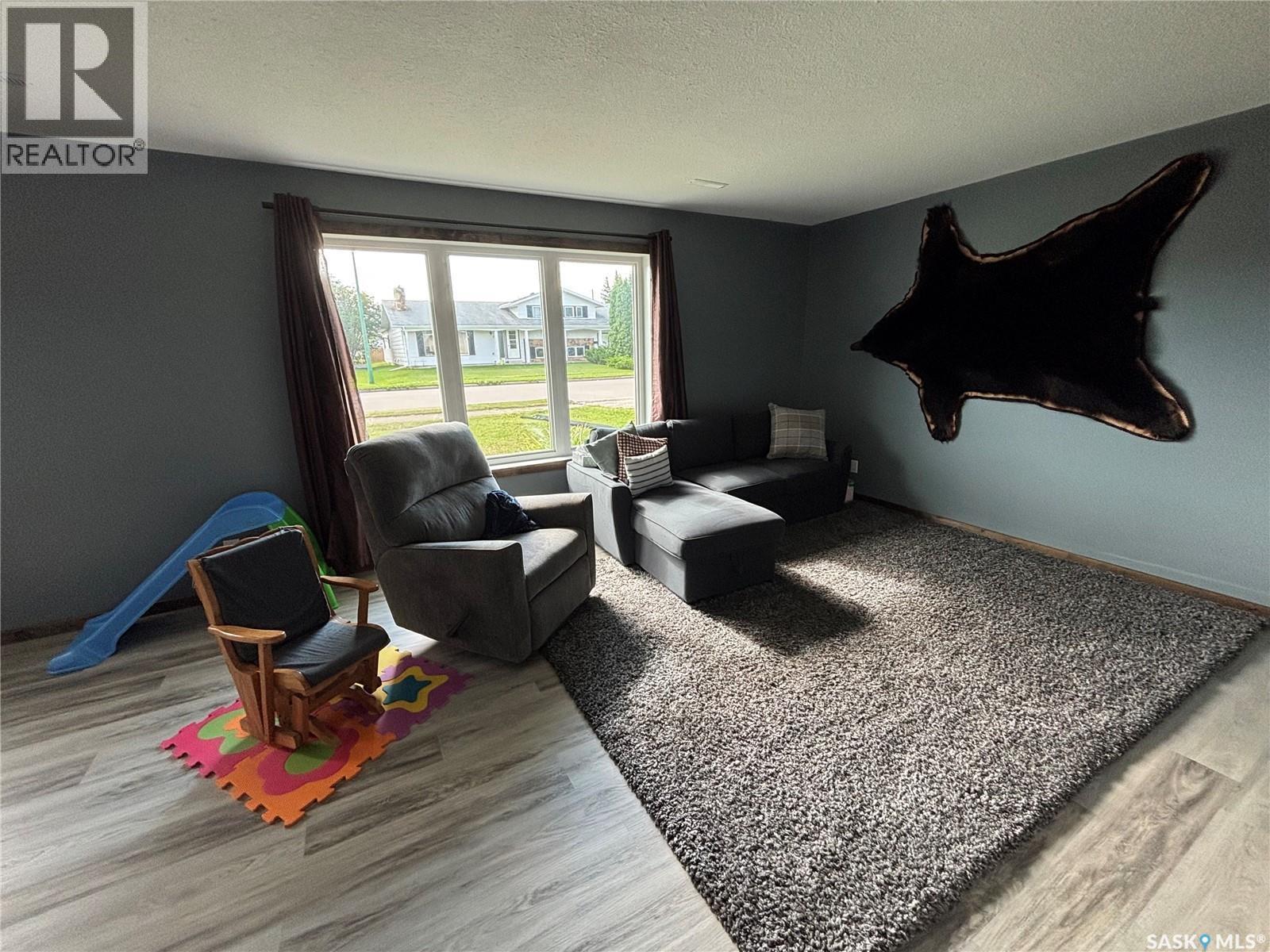 114 Saskatchewan Crescent, Kinistino, SK - Indoor Photo Showing Living Room