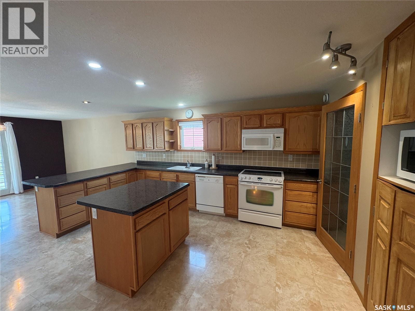 511 Road Avenue E, Langenburg, SK - Indoor Photo Showing Kitchen