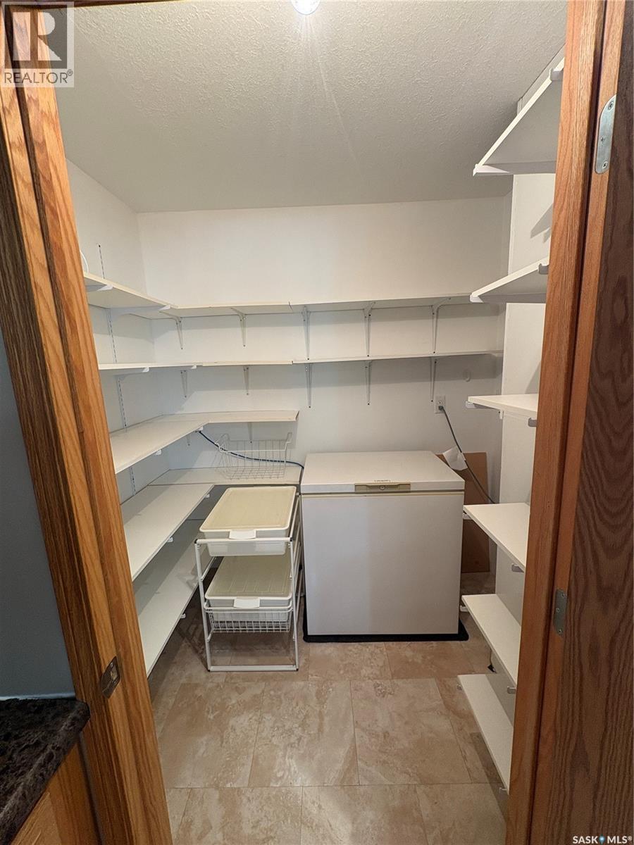 511 Road Avenue E, Langenburg, SK - Indoor With Storage