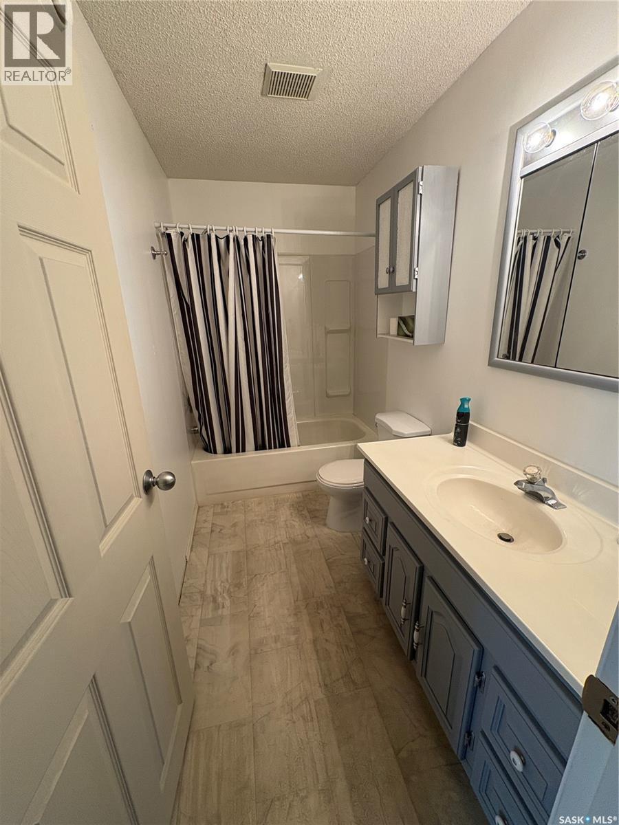 511 Road Avenue E, Langenburg, SK - Indoor Photo Showing Bathroom