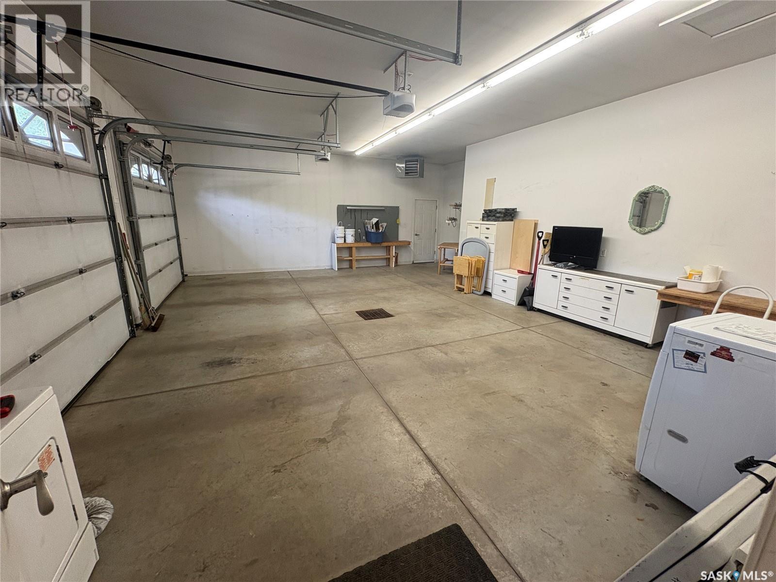 511 Road Avenue E, Langenburg, SK - Indoor Photo Showing Garage